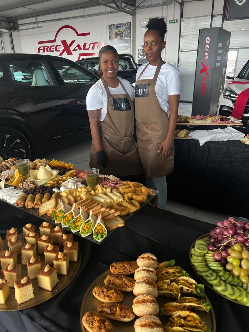 Tábua de finger food e fruta da Elite
